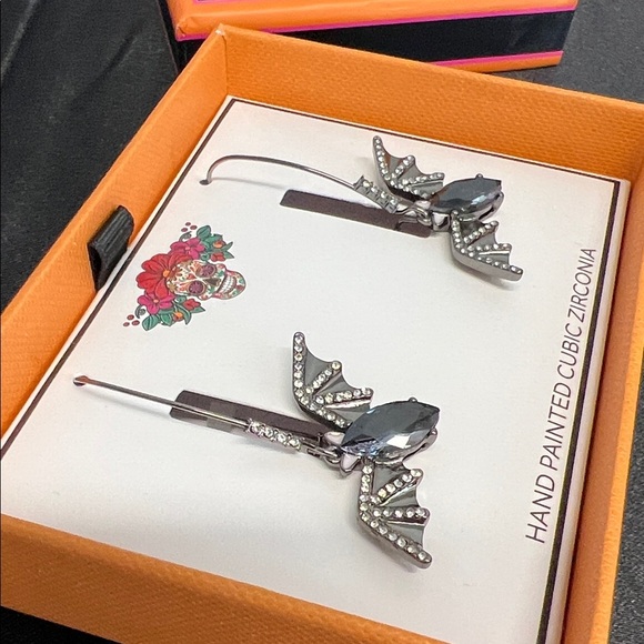 🦇 Black Bat Earrings w/ Cubic Zirconia - Picture 6 of 6